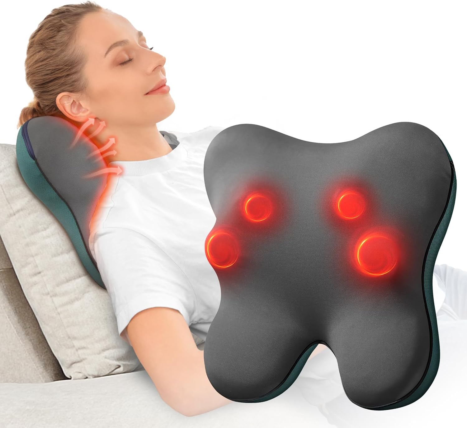 Pessoa em casa com rigidez cervical após um dia de trabalho, sem massageador